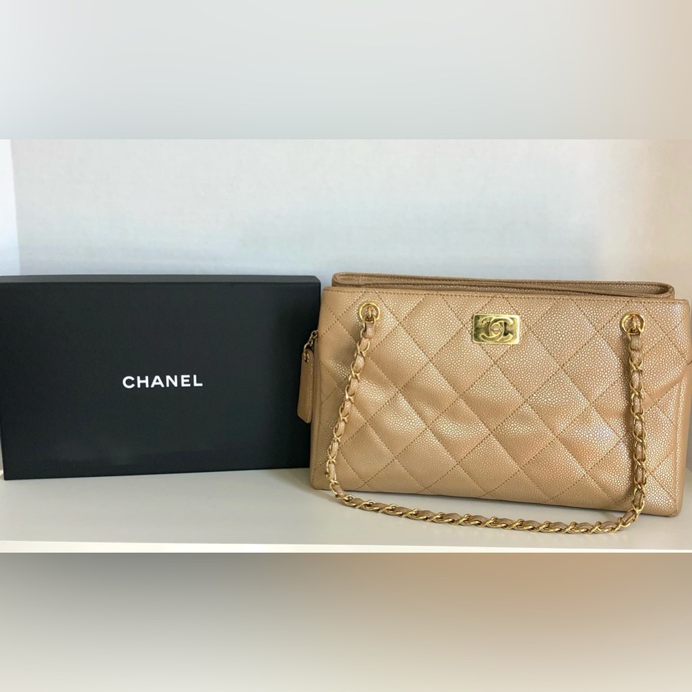Vintage CHANEL CC Quilted Matelasse Chain Leather Turn Lock Tote Authentic COA - Picture 3 of 16
